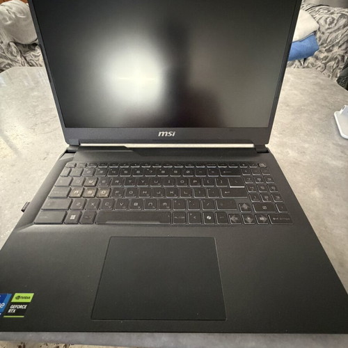 MSI Cyborg 15 A13VF laptop like new, Intel Core i7, 16GB RAM, 1TB SSD