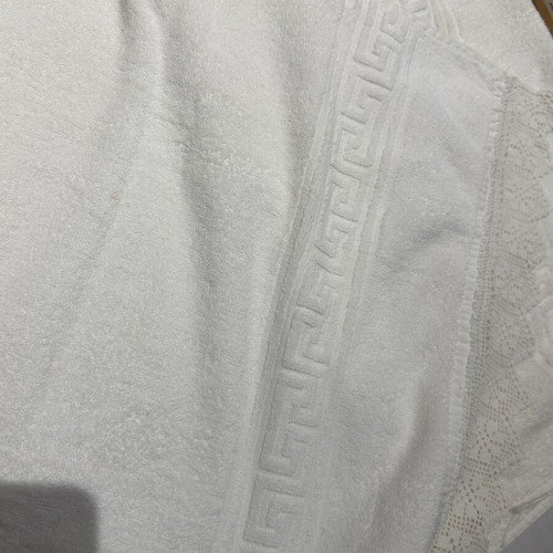 Body towels set of 2 with ancient Greek design and lace, like new