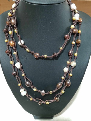 Necklace with real pearls new, very long, from personal collection