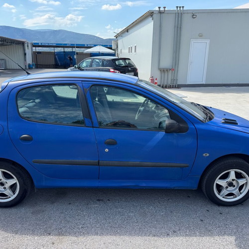 Peugeot 206 used, fully functional, ready for transfer