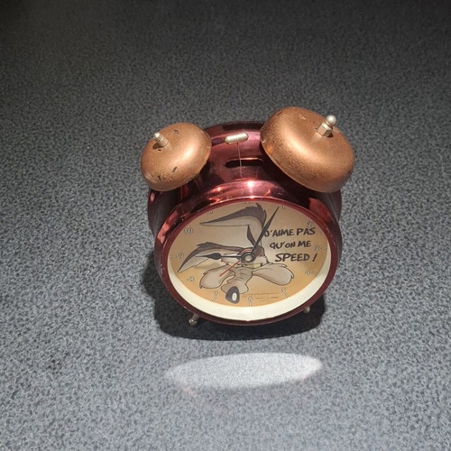 Looney Tunes Wile E. Coyote Metal Alarm Clock used, vintage