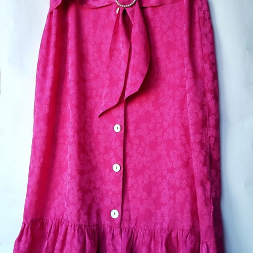 Art Dealer Midi Skirt with Etched Flowers Fuschia Size L like new