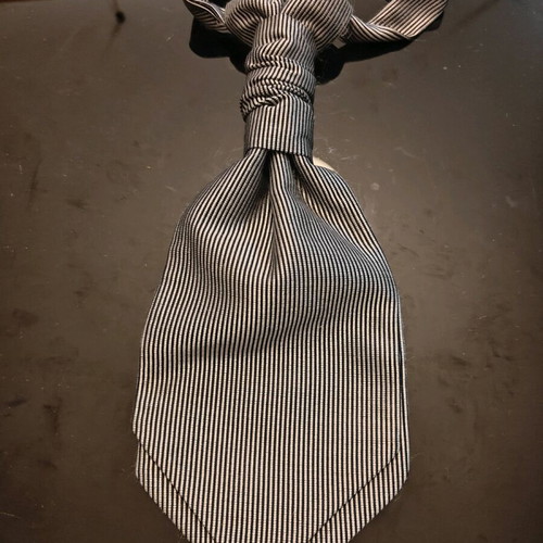 Pre-tied tie like new, black and gray