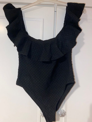 Zara swimsuit with frill like new, size M