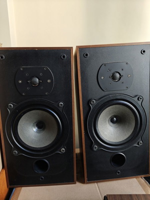 Bowers & Wilkins DM10 bookshelf speakers like new