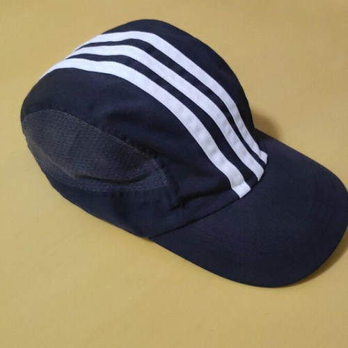 Adidas hat size 1 like new, black and white