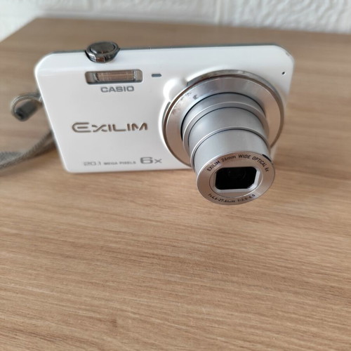 Casio Exilim EX-ZS25 digital camera used with 20.1MP and 6x optical zoom