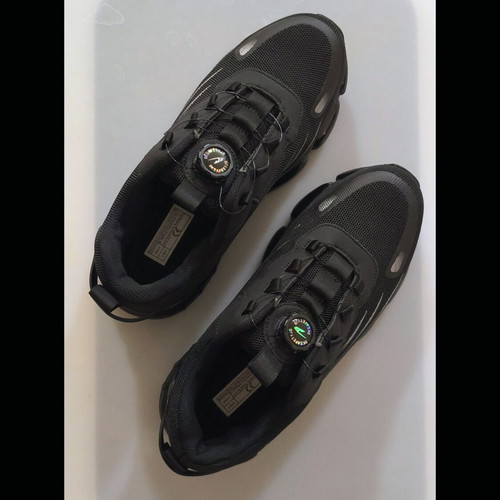 Work shoes size 45 with toe protection, like new, black