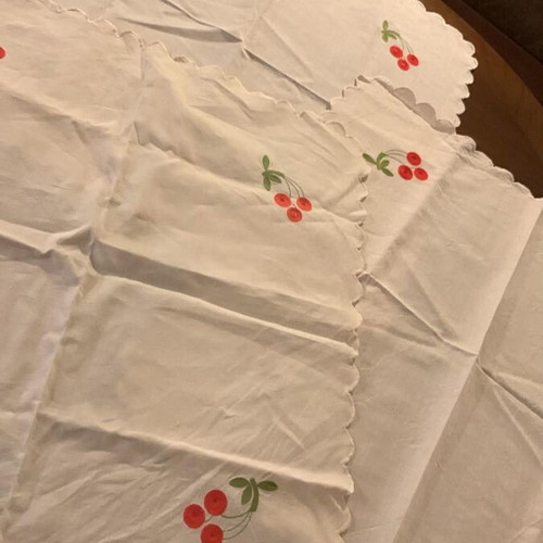 Set of 3 cherry embroidered table linens 0.65x0.70 m