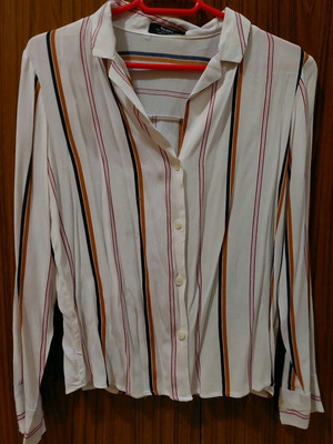 Women's shirt like new, size XS, excellent condition