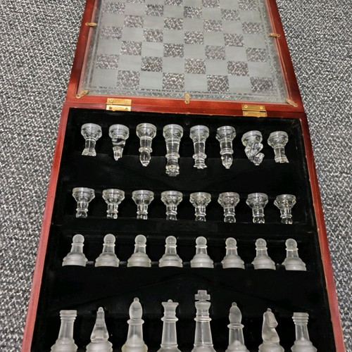 Glass chess set large new with wooden case luxury