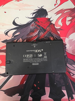 Nintendo DSi като нов с стотици игри и 32GB карта