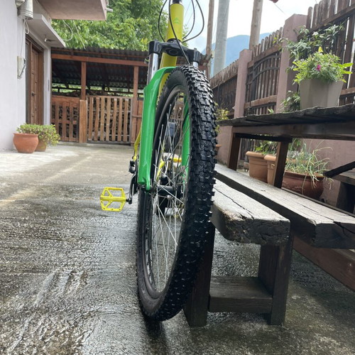 Merida mountain bike like new with 3 discs and 8 speeds