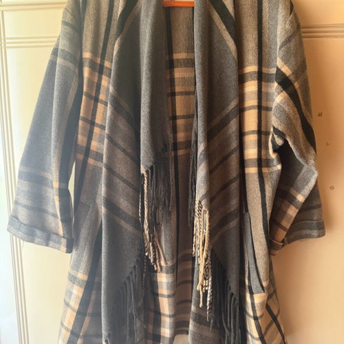 Poncho cape like new, size M