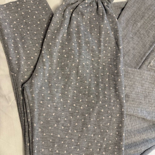 Women's gray pajama set used with hearts and fleece lining
