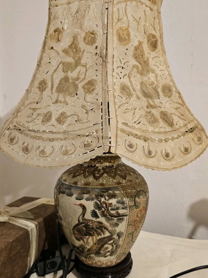 Satsuma table lamp like new, authentic Japanese porcelain with leather shade