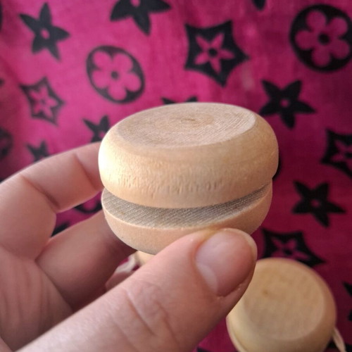 Wooden yo-yo set like new