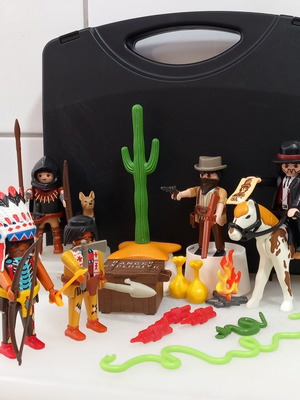 Playmobil Wild West 3-in-1 set used, Indians and Hunter in case