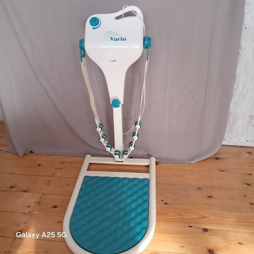 VarioLux Vibration Plate with 12 Speeds and AntiCellulite Bands like new