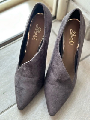 Gray pumps used with 10cm heel, size 38