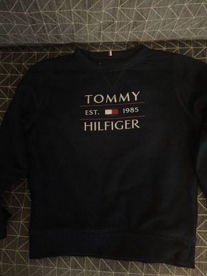 Παιδικό φούτερ Tommy Hilfiger σαν καινούργιο, σκούρο μπλε