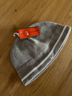 Γκρι σκούφος Nike καινούργιος