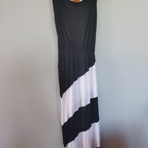 Maxi summer dress like new, black and white with bronze detail
