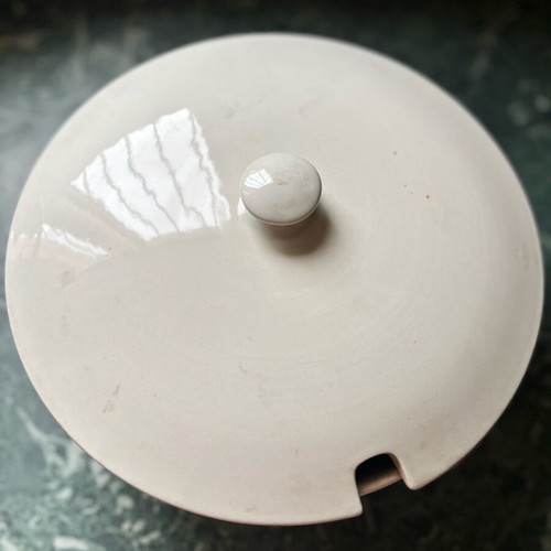 Ceramic soup tureen like new