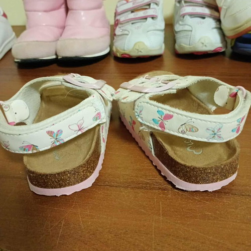 LC Waikiki children's sandals like new, size 25