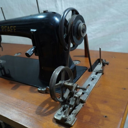 Pfaff sewing machine used with wooden base and foot pedal