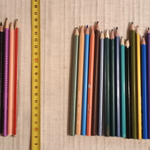 Pencils and colored pencils set like new, 5 and 17 pieces