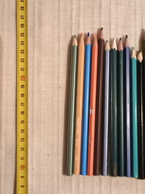 Pencils and colored pencils set like new, 5 and 17 pieces