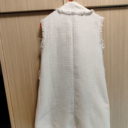 Shein sleeveless long jacket like new, white, size M
