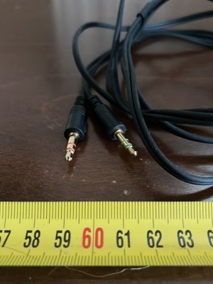 3.5mm Jack Y Splitter Cable 1.1m like new