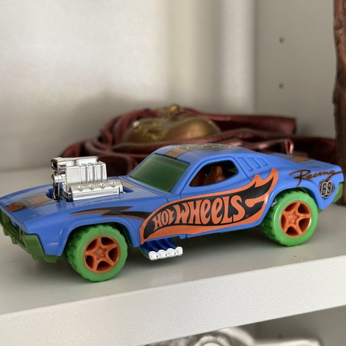 Kinder Easter 2026 Maxi Hot Wheels car like new