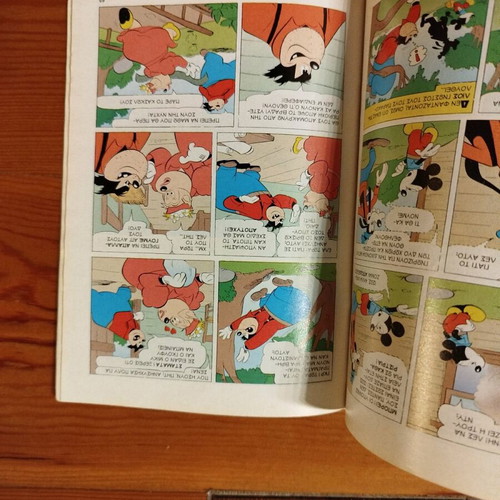 Miky Maous used 2 issues with Uncle Scrooge and Gladstone