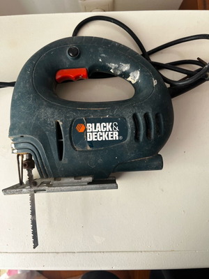 Σέγα Black & Decker μεταχειρισμένη, ίσως χρειαστεί καινούργιο πριονάκι