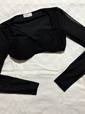 Bershka μαύρη crop μακρυμάνικη μπλούζα σαν καινούργια