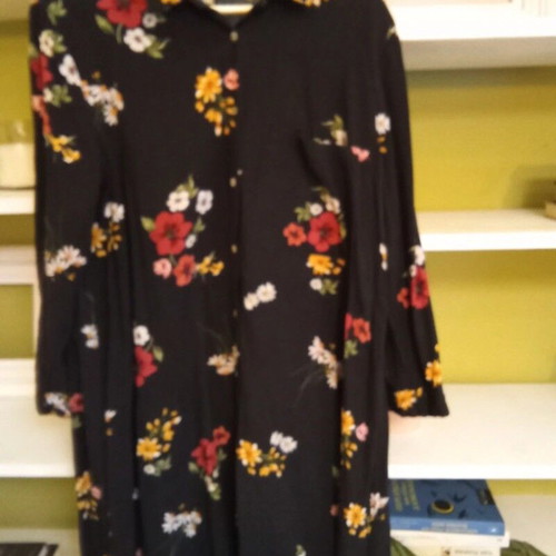 Strativarius long floral shirt like new, size L