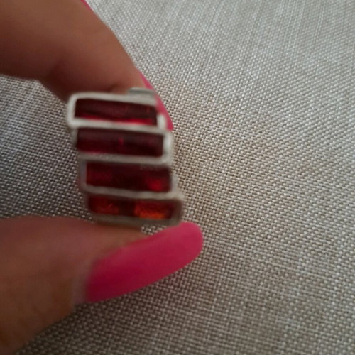 Silver ring like new with burgundy stones
