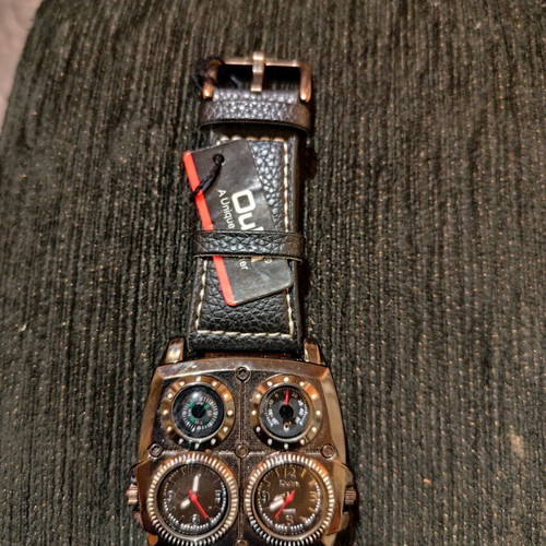 Oulm 1140 wristwatch new with dual time zones, compass and thermometer