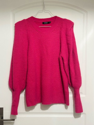 F&P fuchsia sweater like new, one size