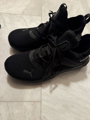 Puma athletic shoes size 42 like new, black