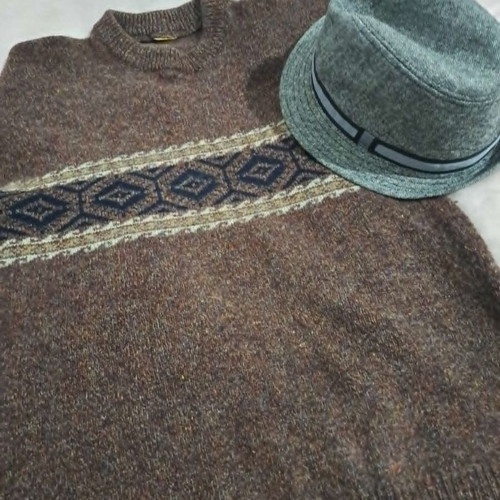 Fair Isle knit men's pullover with gift hat, like new, size M-L, brown