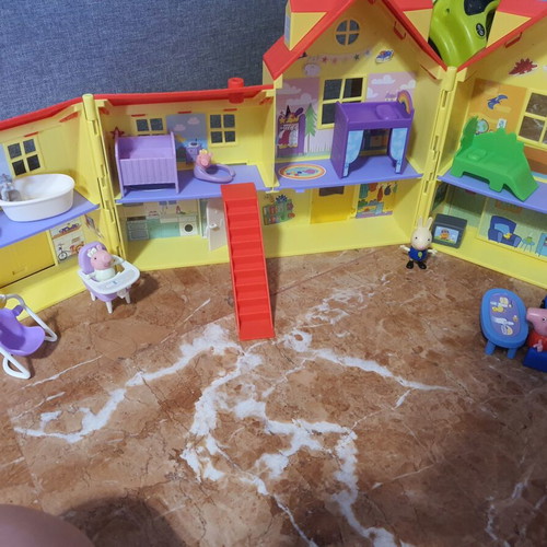 Peppa Pig house playset with family figures