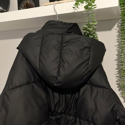 Ellesse black waterproof puffer jacket like new, cropped
