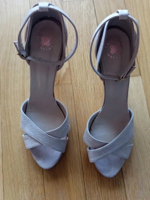 Tsakiris Mallas beige pumps size 40 like new