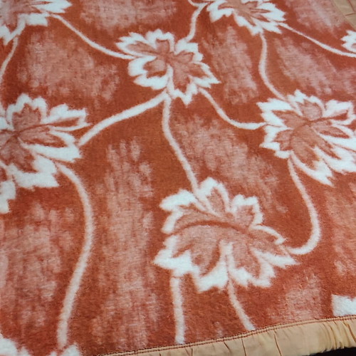 Double-sided blanket, cinnamon color, all-wool, size 220x190, like new