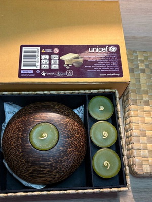 Unicef tealight candle set new in wicker box with wooden holder