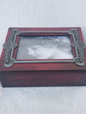 Wooden jewelry box like new with photo frame cherry color